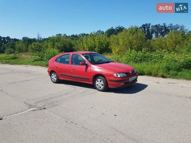 Красный Рено Меган, объемом двигателя 1.6 л и пробегом 300 тыс. км за 1850 $, фото 4 на Automoto.ua