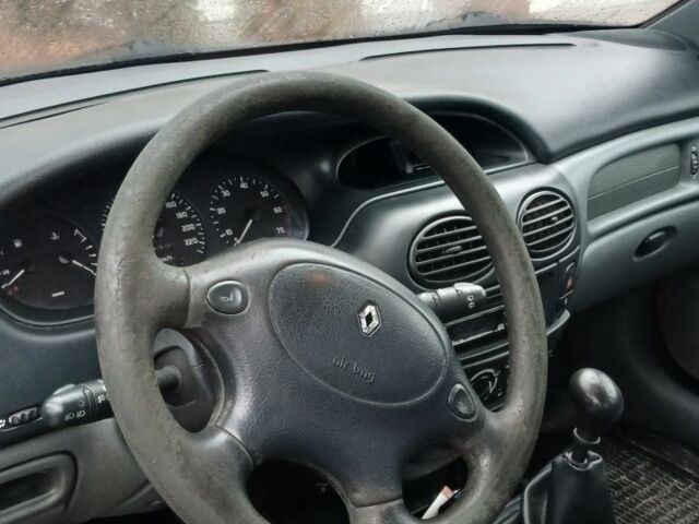 Червоний Рено Меган, об'ємом двигуна 1.6 л та пробігом 300 тис. км за 1400 $, фото 4 на Automoto.ua