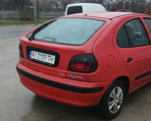 Красный Рено Меган, объемом двигателя 1.6 л и пробегом 300 тыс. км за 1400 $, фото 3 на Automoto.ua