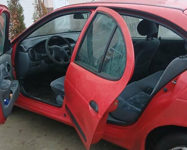 Красный Рено Меган, объемом двигателя 1.6 л и пробегом 300 тыс. км за 1400 $, фото 5 на Automoto.ua