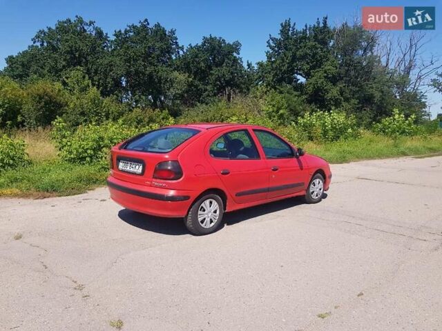 Красный Рено Меган, объемом двигателя 1.6 л и пробегом 300 тыс. км за 1850 $, фото 5 на Automoto.ua