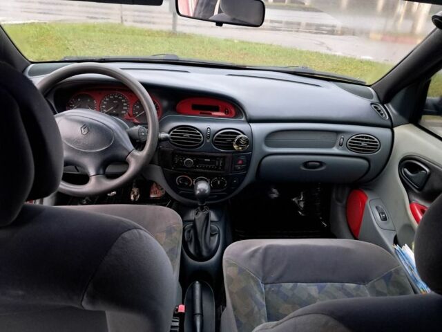 Красный Рено Меган, объемом двигателя 1.6 л и пробегом 260 тыс. км за 1700 $, фото 4 на Automoto.ua