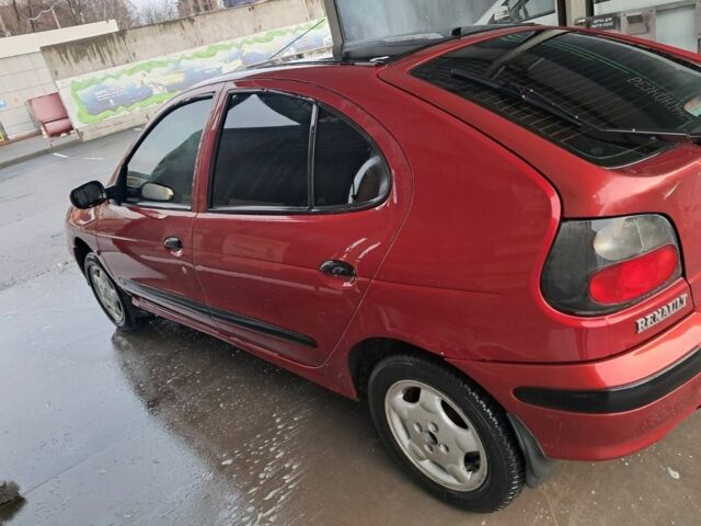 Красный Рено Меган, объемом двигателя 1.6 л и пробегом 260 тыс. км за 1700 $, фото 3 на Automoto.ua