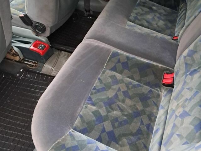 Красный Рено Меган, объемом двигателя 1.6 л и пробегом 260 тыс. км за 1700 $, фото 7 на Automoto.ua