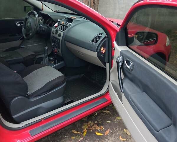 Красный Рено Меган, объемом двигателя 1.6 л и пробегом 308 тыс. км за 3700 $, фото 1 на Automoto.ua