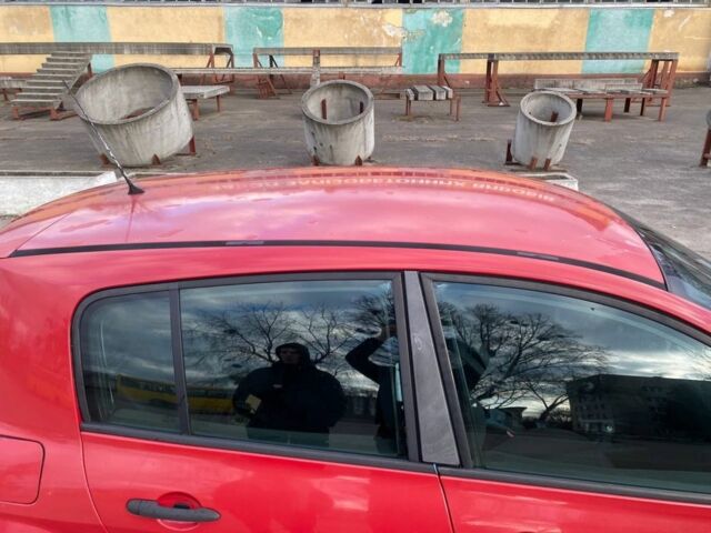 Красный Рено Меган, объемом двигателя 1.4 л и пробегом 287 тыс. км за 2500 $, фото 5 на Automoto.ua