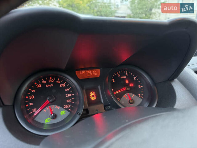 Красный Рено Меган, объемом двигателя 1.6 л и пробегом 160 тыс. км за 3350 $, фото 18 на Automoto.ua