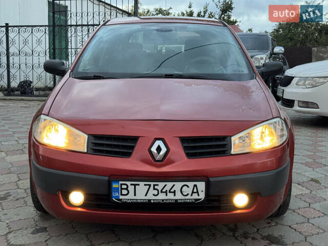 Красный Рено Меган, объемом двигателя 1.6 л и пробегом 160 тыс. км за 3350 $, фото 1 на Automoto.ua