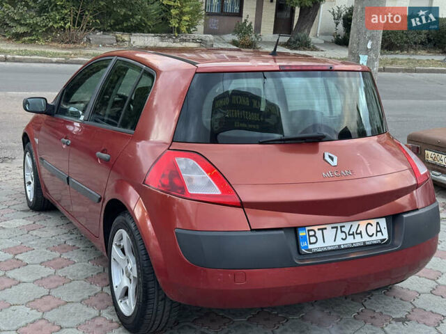 Красный Рено Меган, объемом двигателя 1.6 л и пробегом 160 тыс. км за 3350 $, фото 5 на Automoto.ua