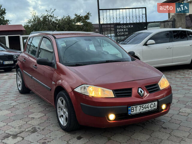 Красный Рено Меган, объемом двигателя 1.6 л и пробегом 160 тыс. км за 3350 $, фото 2 на Automoto.ua