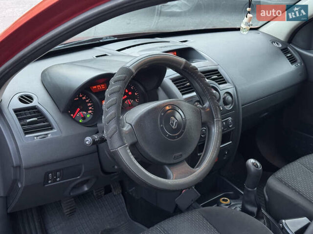 Красный Рено Меган, объемом двигателя 1.6 л и пробегом 160 тыс. км за 3350 $, фото 10 на Automoto.ua