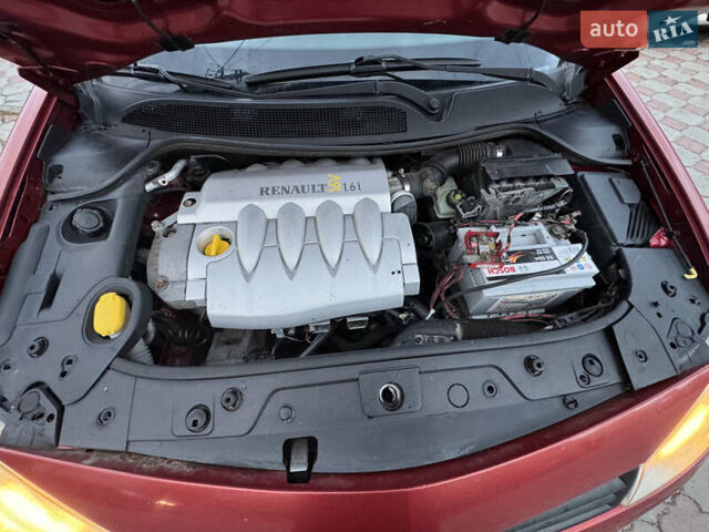 Красный Рено Меган, объемом двигателя 1.6 л и пробегом 160 тыс. км за 3350 $, фото 15 на Automoto.ua