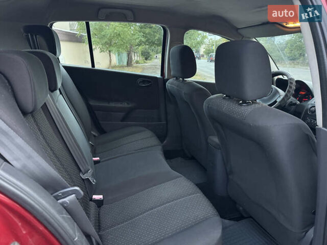 Красный Рено Меган, объемом двигателя 1.6 л и пробегом 160 тыс. км за 3350 $, фото 12 на Automoto.ua