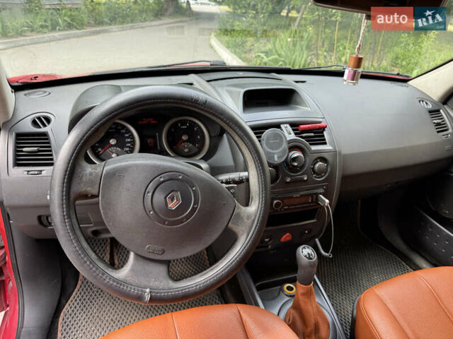 Красный Рено Меган, объемом двигателя 1.6 л и пробегом 285 тыс. км за 4500 $, фото 7 на Automoto.ua