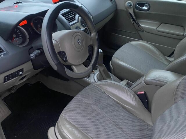 Красный Рено Меган, объемом двигателя 1.6 л и пробегом 270 тыс. км за 2800 $, фото 6 на Automoto.ua