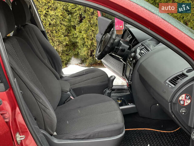 Красный Рено Меган, объемом двигателя 1.6 л и пробегом 230 тыс. км за 2950 $, фото 7 на Automoto.ua