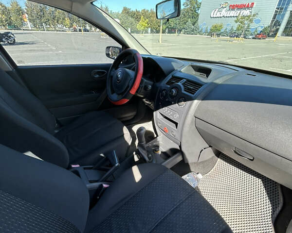 Рено Меган 2004 в Броварах на Automoto.ua Красный Рено Меган, объемом двигателя 1.39 л и пробегом 288 тыс. км за 3700 $, фото 4 на Automoto.ua