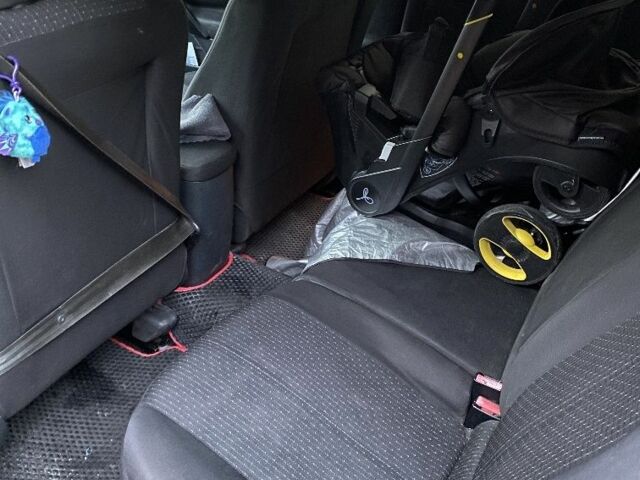 Рено Меган 2005 в Василькове на Automoto.ua Красный Рено Меган, объемом двигателя 1.6 л и пробегом 390 тыс. км за 2800 $, фото 2 на Automoto.ua