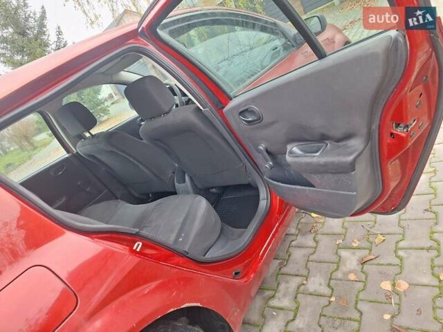 Красный Рено Меган, объемом двигателя 1.4 л и пробегом 206 тыс. км за 2300 $, фото 18 на Automoto.ua