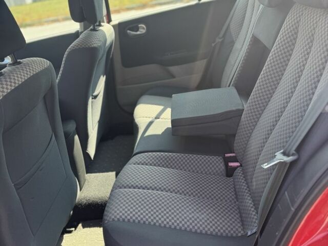 Красный Рено Меган, объемом двигателя 1.4 л и пробегом 221 тыс. км за 5000 $, фото 19 на Automoto.ua