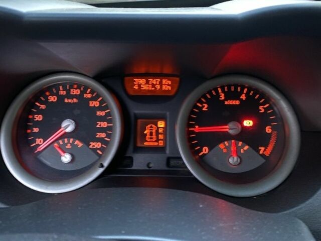 Рено Меган 2005 в Василькове на Automoto.ua Красный Рено Меган, объемом двигателя 1.6 л и пробегом 390 тыс. км за 2800 $, фото 10 на Automoto.ua