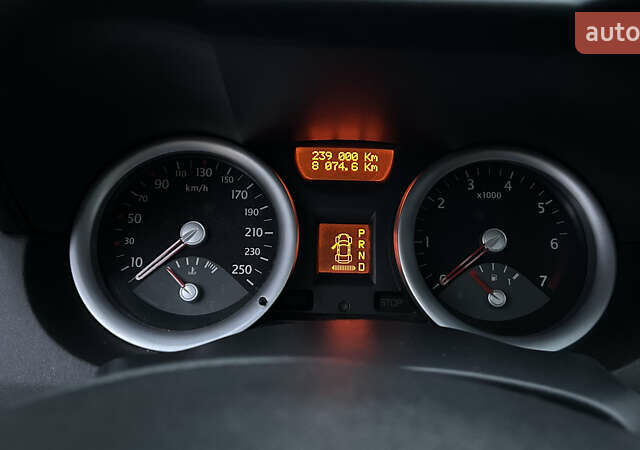 Червоний Рено Меган, об'ємом двигуна 1.6 л та пробігом 239 тис. км за 4700 $, фото 11 на Automoto.ua