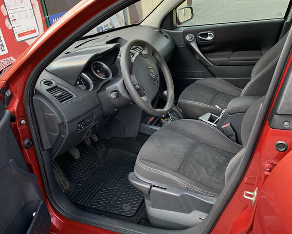 Рено Меган 2005 в Хмельницком на Automoto.ua Красный Рено Меган, объемом двигателя 1.6 л и пробегом 360 тыс. км за 3999 $, фото 2 на Automoto.ua