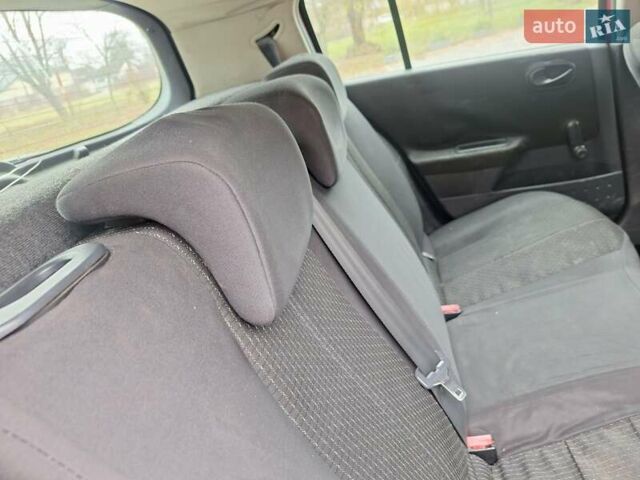 Красный Рено Меган, объемом двигателя 1.4 л и пробегом 206 тыс. км за 2300 $, фото 19 на Automoto.ua