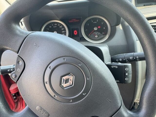 Красный Рено Меган, объемом двигателя 1.4 л и пробегом 221 тыс. км за 5000 $, фото 13 на Automoto.ua