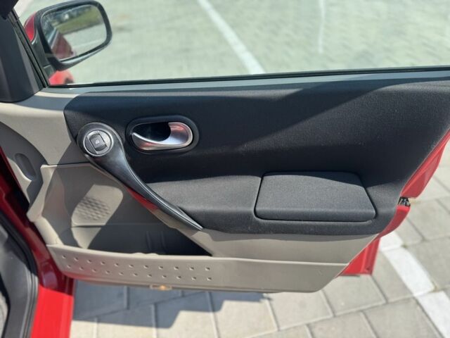 Красный Рено Меган, объемом двигателя 1.4 л и пробегом 221 тыс. км за 5000 $, фото 17 на Automoto.ua