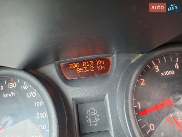 Красный Рено Меган, объемом двигателя 1.4 л и пробегом 206 тыс. км за 2300 $, фото 29 на Automoto.ua