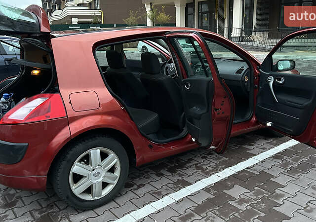 Червоний Рено Меган, об'ємом двигуна 1.6 л та пробігом 239 тис. км за 4700 $, фото 9 на Automoto.ua