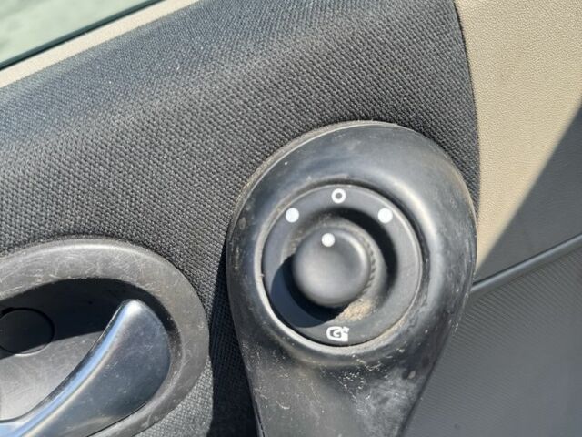 Красный Рено Меган, объемом двигателя 1.4 л и пробегом 221 тыс. км за 5000 $, фото 14 на Automoto.ua