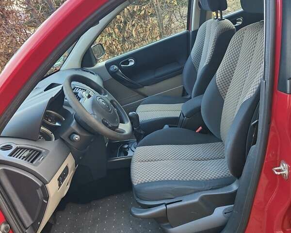 Красный Рено Меган, объемом двигателя 1.4 л и пробегом 219 тыс. км за 4900 $, фото 4 на Automoto.ua