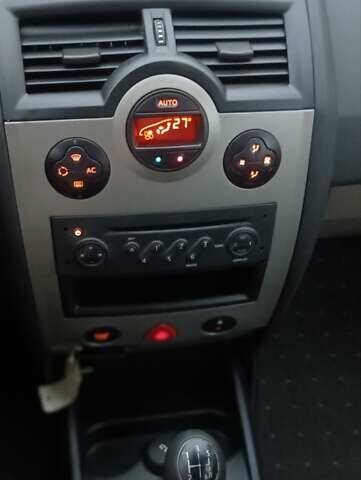 Красный Рено Меган, объемом двигателя 1.4 л и пробегом 219 тыс. км за 4900 $, фото 8 на Automoto.ua