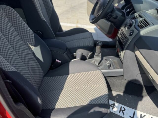 Красный Рено Меган, объемом двигателя 1.4 л и пробегом 221 тыс. км за 5000 $, фото 11 на Automoto.ua