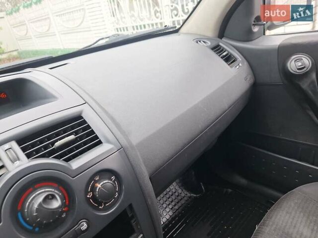 Красный Рено Меган, объемом двигателя 1.4 л и пробегом 206 тыс. км за 2300 $, фото 30 на Automoto.ua