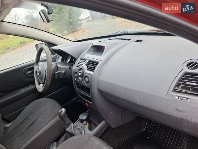 Красный Рено Меган, объемом двигателя 1.4 л и пробегом 206 тыс. км за 2300 $, фото 24 на Automoto.ua