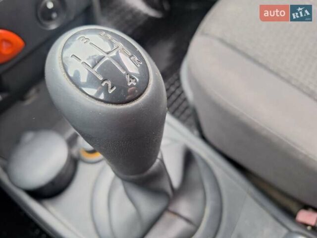 Красный Рено Меган, объемом двигателя 1.4 л и пробегом 206 тыс. км за 2300 $, фото 31 на Automoto.ua