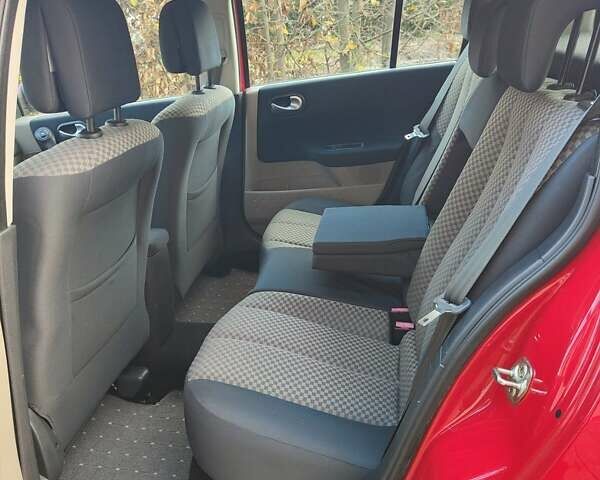 Красный Рено Меган, объемом двигателя 1.4 л и пробегом 219 тыс. км за 4900 $, фото 5 на Automoto.ua