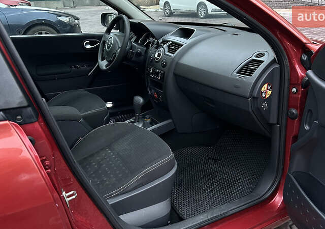 Червоний Рено Меган, об'ємом двигуна 1.6 л та пробігом 239 тис. км за 4700 $, фото 16 на Automoto.ua