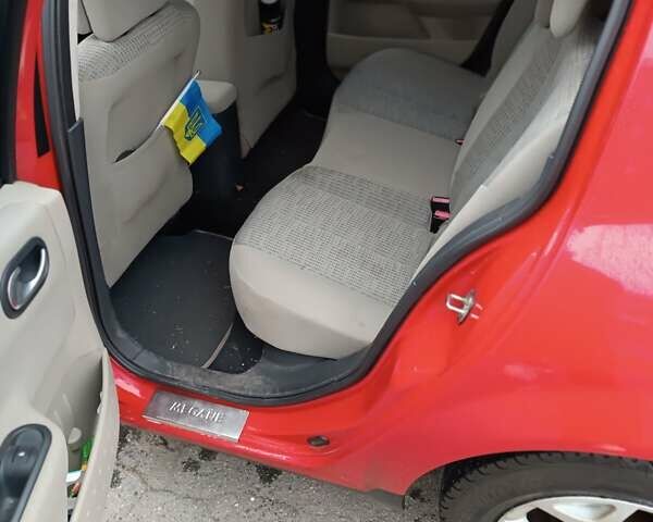 Красный Рено Меган, объемом двигателя 1.6 л и пробегом 230 тыс. км за 4200 $, фото 12 на Automoto.ua