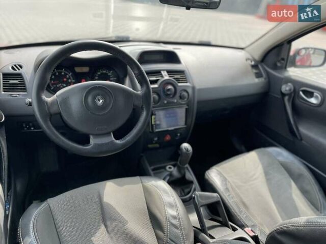 Красный Рено Меган, объемом двигателя 1.39 л и пробегом 280 тыс. км за 3200 $, фото 16 на Automoto.ua