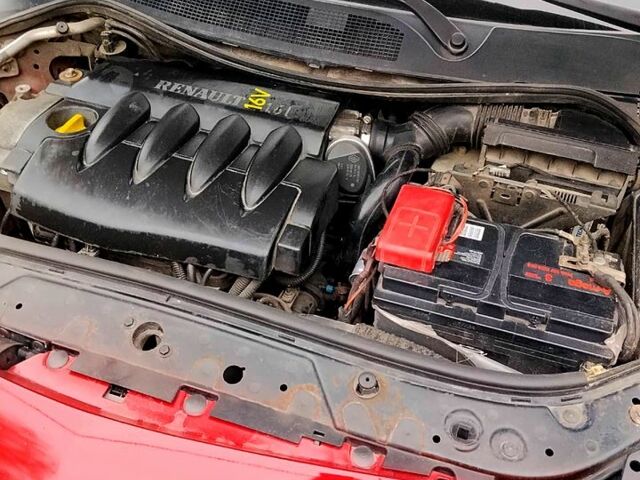 Красный Рено Меган, объемом двигателя 1.6 л и пробегом 300 тыс. км за 3500 $, фото 9 на Automoto.ua