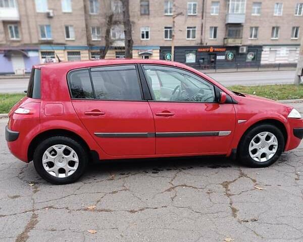 Красный Рено Меган, объемом двигателя 1.6 л и пробегом 230 тыс. км за 4200 $, фото 2 на Automoto.ua