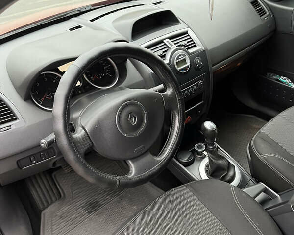 Червоний Рено Меган, об'ємом двигуна 1.87 л та пробігом 238 тис. км за 4700 $, фото 9 на Automoto.ua