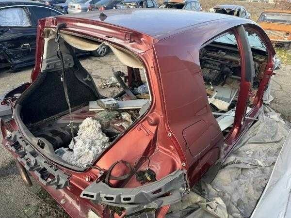 Красный Рено Меган, объемом двигателя 1.6 л и пробегом 300 тыс. км за 17061 $, фото 6 на Automoto.ua