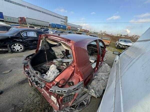 Красный Рено Меган, объемом двигателя 1.6 л и пробегом 300 тыс. км за 17061 $, фото 7 на Automoto.ua