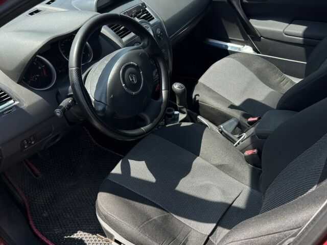 Красный Рено Меган, объемом двигателя 1.6 л и пробегом 318 тыс. км за 3500 $, фото 5 на Automoto.ua