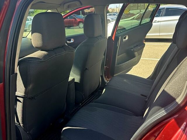 Красный Рено Меган, объемом двигателя 1.6 л и пробегом 220 тыс. км за 3900 $, фото 5 на Automoto.ua